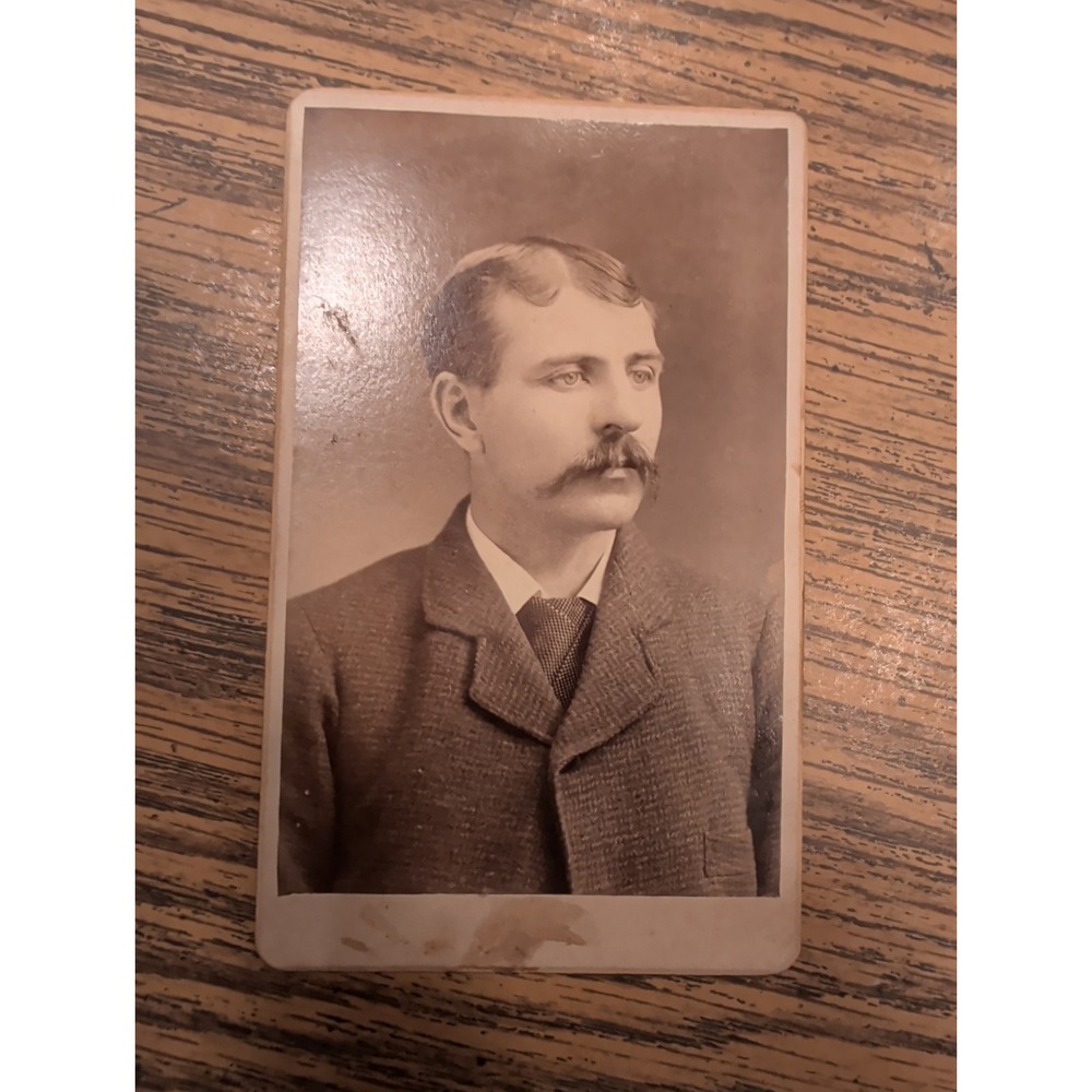 Antique Cabinet Card Man Gentleman Victorian Portrait Painesville Ohio O H Davis